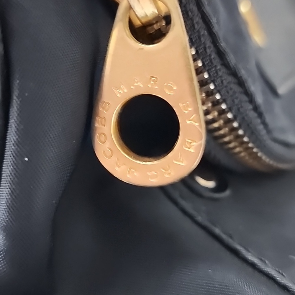 Marc By Marc Jacobs Classic Black Nylon Crossbody Bag with‎ Gold Hardware - Picture 3 of 14
